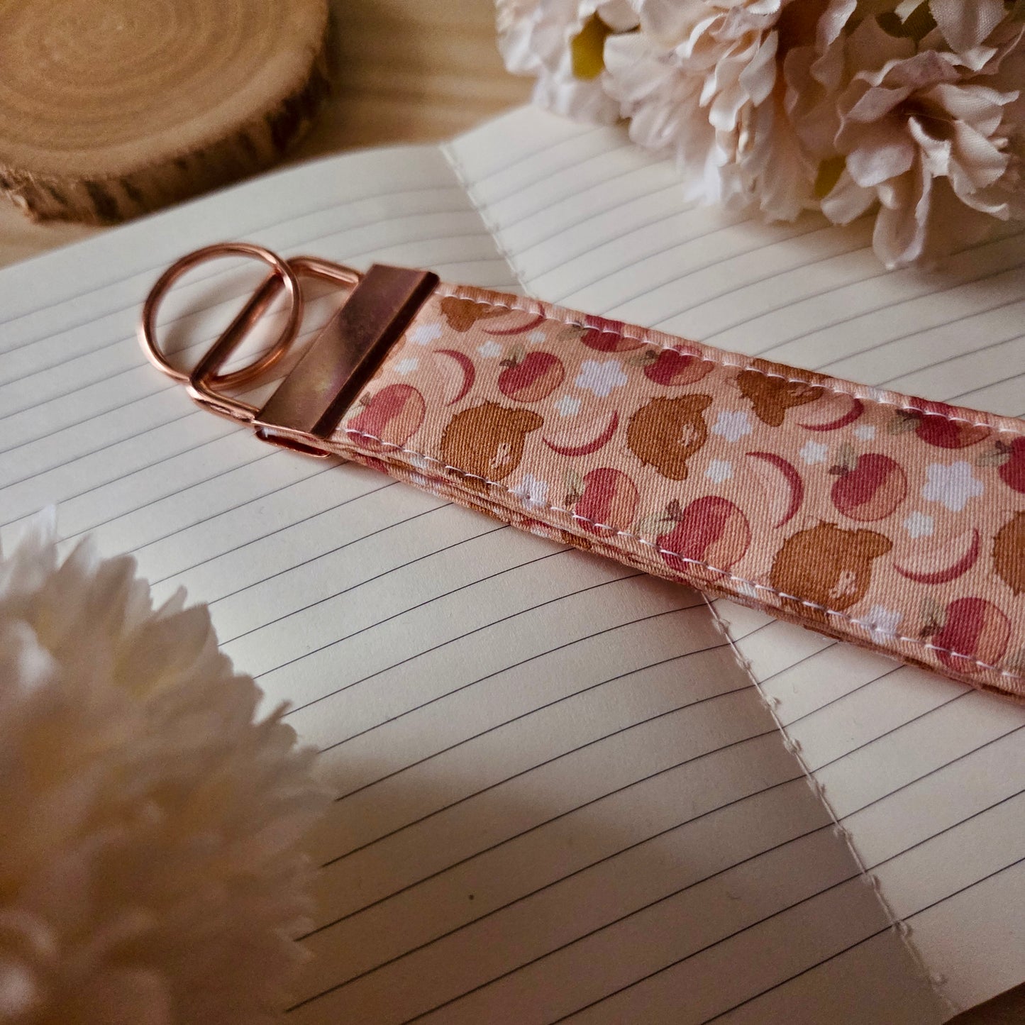 Keychain wristlet - Lovely Orchard ❘ Lovely Apple