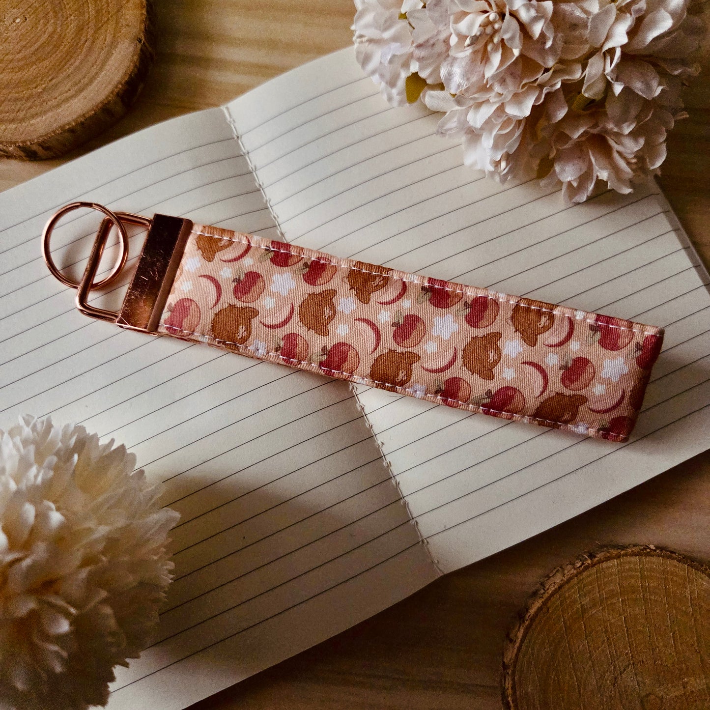 Keychain wristlet - Lovely Orchard ❘ Lovely Apple
