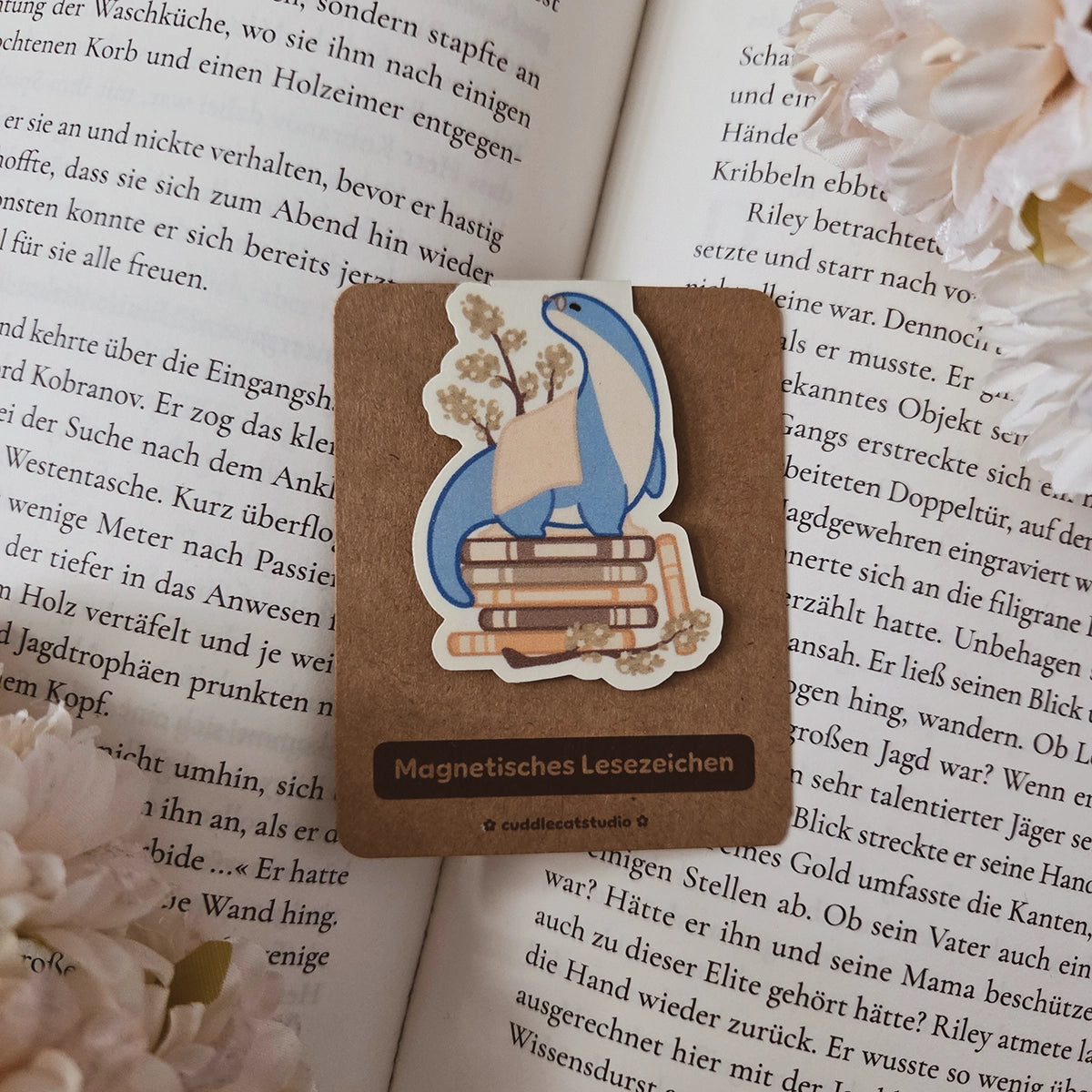 Magnetic bookmark - Pile of books